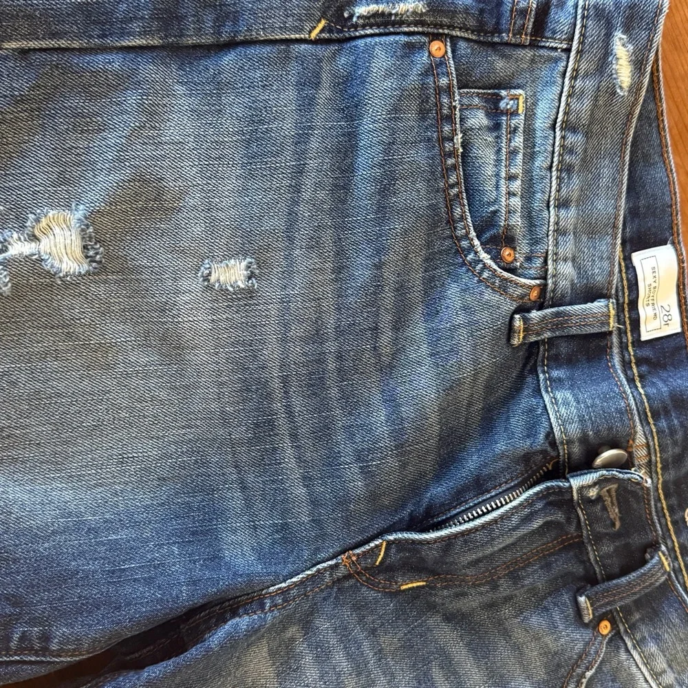 GAP Sexy Boyfriend Shorts Distressed Denim, Rolled Cuff Women’s 28r - Picture 7 of 7